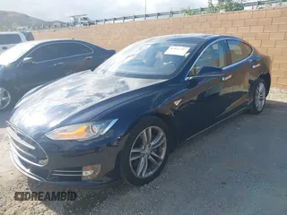 2013 Tesla Model S with VIN 5YJSA1CN8DFP07177, listed as a IAAI auction lot 42127797 with 75,227 mi miles and . Bid and sale history available at DreamBid. Image 20.