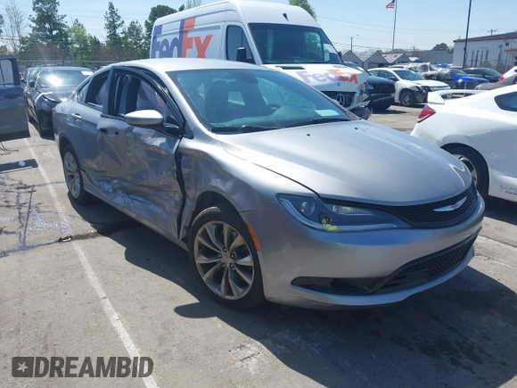 2015 Chrysler 200 S with VIN 1C3CCCBG2FN505330, listed as a IAAI auction lot 41935604 with 189,260 mi miles. Bid and sale history available at carsss.com. Image 1.