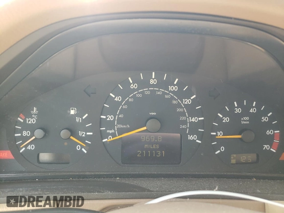 2001 Mercedes-Benz E 320 z VIN WDBJF65J71B372141, wystawiony jako Copart lot #61810695 z przebiegiem 211 131 mil mil oraz Czysty tytuł • Clean title. Historia ofert i sprzedaży dostępna na DreamBid. Obrazek 9.