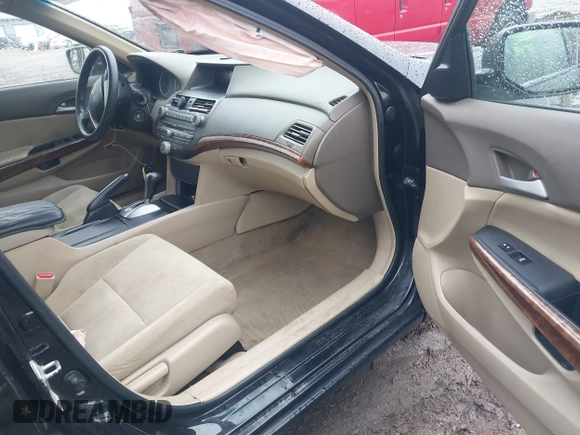 2009 Honda Accord EX z VIN 1HGCP36719A003545, wystawiony jako IAAI lot #41108835 z przebiegiem 226 944 mil mil oraz . Historia ofert i sprzedaży dostępna na DreamBid. Obrazek 5.