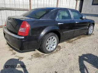 2005 Chrysler 300 C z VIN 2C3JA63H55H520689, wystawiony jako Copart lot #58623655 z przebiegiem 92 513 mil mil oraz Czysty tytuł • Clean title. Historia ofert i sprzedaży dostępna na DreamBid. Obrazek 3.