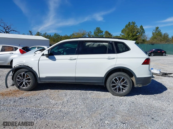 2021 Volkswagen Tiguan S with VIN 3VV1B7AX9MM056025, listed as a IAAI auction lot 41352521 with 98,944 mi miles. Bid and sale history available at carsss.com. Image 14.