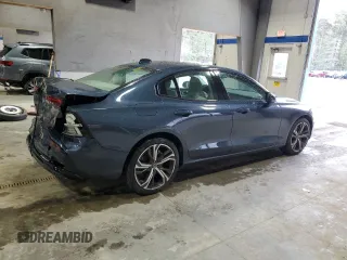2024 Volvo S60 Plus Dark Theme z VIN 7JRL12FL7RG314435, wystawiony jako Copart lot #52197045 z przebiegiem 6 664 mil mil oraz Szkoda całkowita • Salvage title. Historia ofert i sprzedaży dostępna na DreamBid. Obrazek 3.