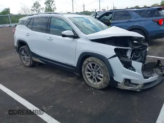 2022 GMC Terrain SLT with VIN 3GKALPEV4NL110119, listed as a IAAI auction lot 42033472 with 1 mi miles. Bid and sale history available at carsss.com. Image 1.