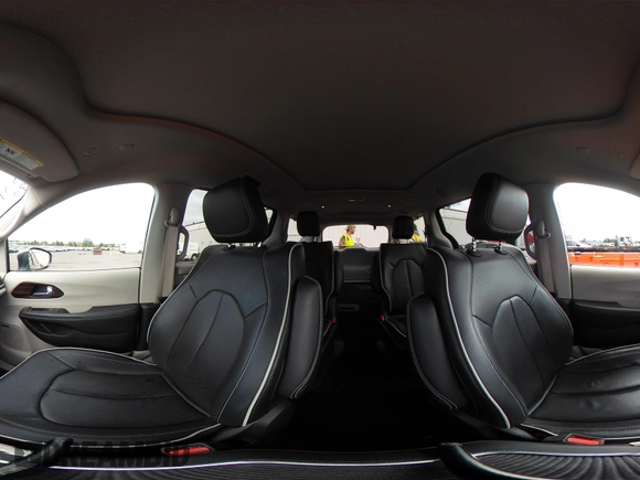 2022 Chrysler Pacifica Hybrid Limited with VIN 2C4RC1S72NR123083, listed as a IAAI auction lot 42623725 with 36,789 mi miles and . Bid and sale history available at DreamBid. Image 18.