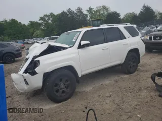 2018 Toyota 4Runner SR5 z VIN JTEBU5JR3J5563695, wystawiony jako Copart lot #55853345 z przebiegiem 84 144 mil mil oraz Szkoda całkowita • Salvage title. Historia ofert i sprzedaży dostępna na DreamBid. Obrazek 1.