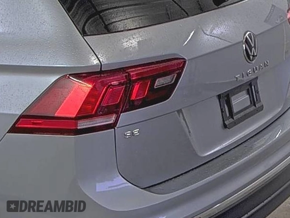 2024 Volkswagen Tiguan SE z VIN 3VV3B7AX5RM084940, wystawiony jako IAAI lot #42731231 z przebiegiem 19 747 mil mil oraz . Historia ofert i sprzedaży dostępna na DreamBid. Obrazek 10.