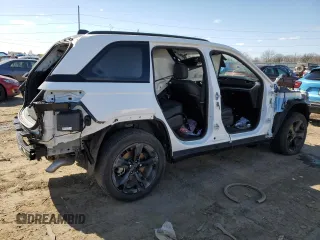 2024 Jeep Grand Cherokee Laredo z VIN 1C4RJHAG5RC205825, wystawiony jako Copart lot #51694745 z przebiegiem Nie podano mil oraz Szkoda całkowita • Salvage title. Historia ofert i sprzedaży dostępna na DreamBid. Obrazek 3.