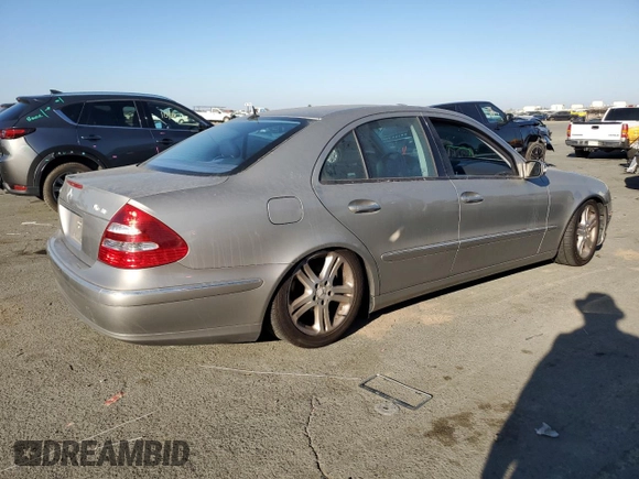2005 Mercedes-Benz E 500 z VIN WDBUF83J35X166495, wystawiony jako Copart lot #74104874 z przebiegiem 107 329 mil mil oraz Czysty tytuł • Clean title. Historia ofert i sprzedaży dostępna na DreamBid. Obrazek 3.