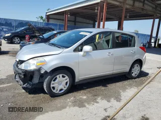 2010 Nissan Versa SL z VIN 3N1BC1CP7AL447706, wystawiony jako Copart lot #57443545 z przebiegiem 126 107 mil mil oraz Szkoda całkowita • Salvage title. Historia ofert i sprzedaży dostępna na DreamBid. Obrazek 1.