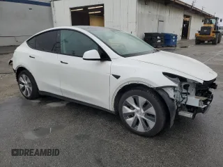 2020 Tesla Model Y Long Range with VIN 5YJYGDEE5LF053938, listed as a Copart auction lot 43381985 with 69,291 mi miles and Salvage Title. Bid and sale history available at DreamBid. Image 4.