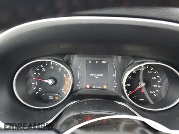 2019 Jeep Compass Altitude z VIN 3C4NJCBBXKT652245, wystawiony jako Copart lot #54715085 z przebiegiem 137 321 mil mil oraz Szkoda całkowita • Salvage title. Historia ofert i sprzedaży dostępna na DreamBid. Obrazek 9.