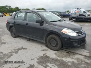 2009 Nissan Versa 1.6 z VIN 3N1CC11EX9L465053, wystawiony jako Copart lot #58202265 z przebiegiem 212 058 mil mil oraz Szkoda całkowita • Salvage title. Historia ofert i sprzedaży dostępna na DreamBid. Obrazek 4.