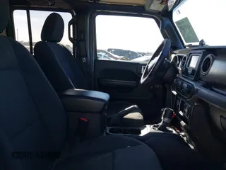2020 Jeep Gladiator Sport S with VIN 1C6JJTAG6LL190749, listed as a IAAI auction lot 41401209 with 97,292 mi miles and . Bid and sale history available at DreamBid. Image 5.