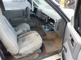1993 GMC Sonoma z VIN 1GTCS19Z2P0520046, wystawiony jako IAAI lot #42071461 z przebiegiem 236 599 mil mil oraz . Historia ofert i sprzedaży dostępna na DreamBid. Obrazek 5.