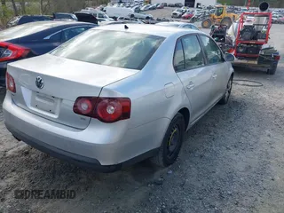 2010 Volkswagen Jetta Sedan Limited with VIN 3VWRZ7AJ2AM130287, listed as a IAAI auction lot 41964394 with 178,061 mi miles. Bid and sale history available at carsss.com. Image 4.