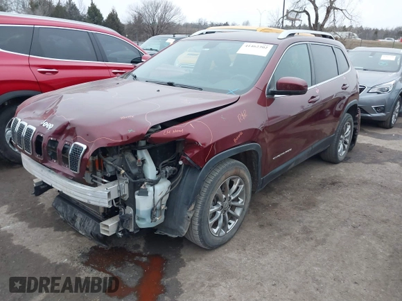 2019 Jeep Cherokee Latitude Plus z VIN 1C4PJLLBXKD420578, wystawiony jako IAAI lot #41462302 z przebiegiem 116 277 mil mil oraz . Historia ofert i sprzedaży dostępna na DreamBid. Obrazek 18.