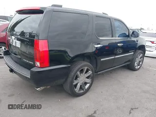 2008 Cadillac Escalade z VIN 1GYFK63848R223426, wystawiony jako IAAI lot #41981521 z przebiegiem 136 773 mil mil oraz . Historia ofert i sprzedaży dostępna na DreamBid. Obrazek 4.