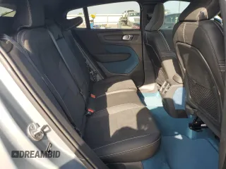2023 Volvo C40 Recharge Pure Electric Ultimate with VIN YV4ED3GM2P2026762, listed as a Copart auction lot 63048654 with 9,875 mi miles and Salvage Title. Bid and sale history available at carsss.com. Image 10.