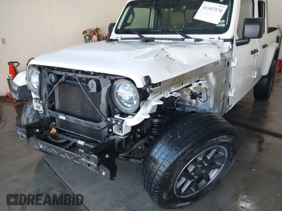2020 Jeep Gladiator Overland with VIN 1C6HJTFG7LL139896, listed as a IAAI auction lot 41347570 with 98,484 mi miles and . Bid and sale history available at DreamBid. Image 6.