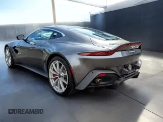 2019 Aston Martin Vantage z VIN SCFSMGAW4KGN01XXX, wystawiony jako Copart lot #59262025 z przebiegiem 9949 mil mil oraz Tytuł czysty. Historia ofert i sprzedaży dostępna na DreamBid. Obrazek 3.