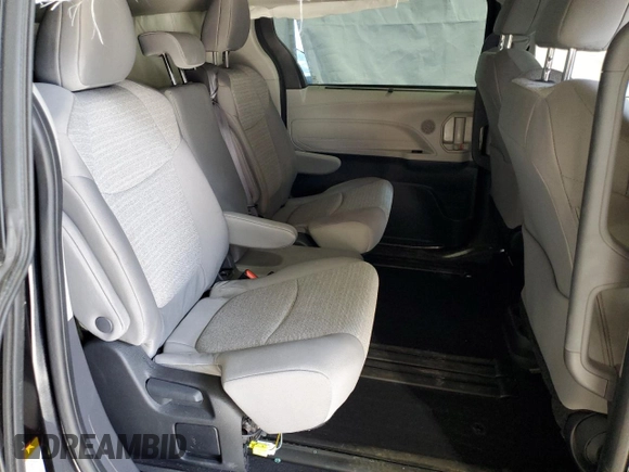 2024 Toyota Sienna LE z VIN 5TDKRKEC8RS190346, wystawiony jako Copart lot #54243385 z przebiegiem 18 942 mil mil oraz Szkoda całkowita • Salvage title. Historia ofert i sprzedaży dostępna na DreamBid. Obrazek 11.