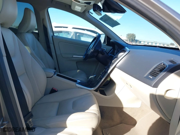 2014 Volvo XC60 3.2L with VIN YV4940DL7E2502500, listed as a IAAI auction lot 41410044 with 54,784 mi miles. Bid and sale history available at carsss.com. Image 5.