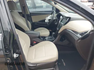 2017 Hyundai Santa Fe 2.4L z VIN 5NMZU3LB5HH029046, wystawiony jako IAAI lot #42212445 z przebiegiem 135 587 mil mil oraz . Historia ofert i sprzedaży dostępna na DreamBid. Obrazek 5.