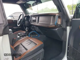 2022 Ford Bronco с VIN 1FMEE5BP9NLB05314, выставлен на аукционе IAAI как лот 41910228 с пробегом Не указан миль и . История ставок и продаж доступна на DreamBid. Изображение 5.