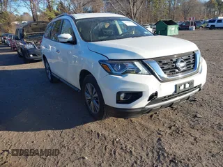 2019 Nissan Pathfinder SV with VIN 5N1DR2MM9KC637935, listed as a IAAI auction lot 41243401 with 30,768 mi miles. Bid and sale history available at carsss.com. Image 1.