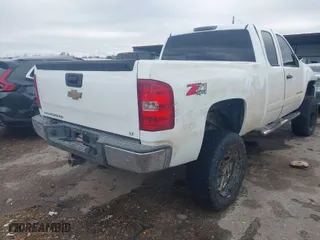 2008 Chevrolet Silverado 1500 LT w/1LT with VIN 1GCEK19JX8Z106139, listed as a IAAI auction lot 41308512 with 254,436 mi miles. Bid and sale history available at carsss.com. Image 4.