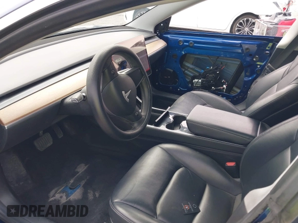 2020 Tesla Model 3 Standard Range Plus z VIN 5YJ3E1EA8LF785010, wystawiony jako IAAI lot #42130951 z przebiegiem 90 072 mil mil oraz . Historia ofert i sprzedaży dostępna na DreamBid. Obrazek 5.
