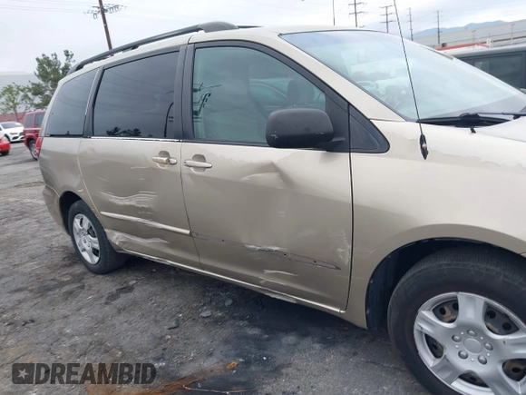 2004 Toyota Sienna CE with VIN 5TDZA23C14S018824, listed as a IAAI auction lot 40938733 with 245,870 mi miles. Bid and sale history available at carsss.com. Image 6.