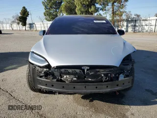 2017 Tesla Model X 90D z VIN 5YJXCAE27HF044791, wystawiony jako Copart lot #46040655 z przebiegiem 149 509 mil mil oraz Szkody całkowita. Historia ofert i sprzedaży dostępna na DreamBid. Obrazek 5.