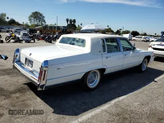 1990 Cadillac Brougham z VIN 1G6DW5479LR709291, wystawiony jako Copart lot #50173935 z przebiegiem 53 477 mil mil oraz Tytuł czysty. Historia ofert i sprzedaży dostępna na DreamBid. Obrazek 3.