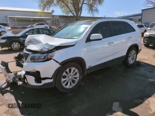 2014 Kia Sorento EX с VIN 5XYKUDA76EG546187, выставлен на аукционе Copart как лот 53746635 с пробегом 98 889 миль миль и Списание • Salvage title. История ставок и продаж доступна на DreamBid. Изображение 1.