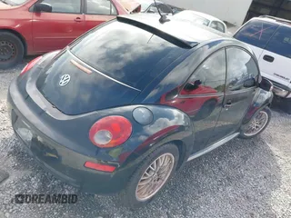 2009 Volkswagen New Beetle Coupe S with VIN 3VWRW31C19M500675, listed as a IAAI auction lot 40712963 with 177,014 mi miles. Bid and sale history available at carsss.com. Image 4.