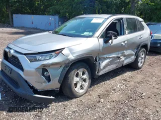 2021 Toyota RAV4 XLE с VIN 2T3P1RFV2MC177476, выставлен на аукционе IAAI как лот 42603949 с пробегом 39 457 миль миль и . История ставок и продаж доступна на DreamBid. Изображение 17.