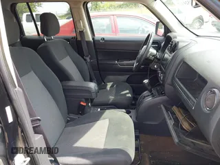2014 Jeep Patriot Latitude z VIN 1C4NJRFB1ED761863, wystawiony jako IAAI lot #42524407 z przebiegiem 148 866 mil mil oraz . Historia ofert i sprzedaży dostępna na DreamBid. Obrazek 5.