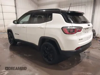 2018 Jeep Compass Latitude z VIN 3C4NJDBB9JT454213, wystawiony jako IAAI lot #41534368 z przebiegiem 109 126 mil mil oraz . Historia ofert i sprzedaży dostępna na DreamBid. Obrazek 3.
