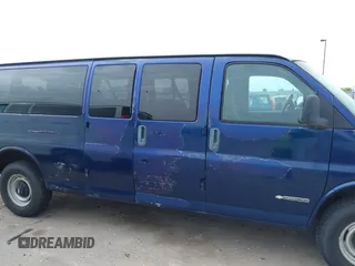 2002 Chevrolet Express with VIN 1GAHG39RX21222715, listed as a IAAI auction lot 42201370 with 107,516 mi miles. Bid and sale history available at carsss.com. Image 6.