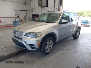 2012 BMW X5 35d z VIN 5UXZW0C53CL674187, wystawiony jako IAAI lot #42274931 z przebiegiem 272 642 mil mil oraz . Historia ofert i sprzedaży dostępna na DreamBid. Obrazek 2.