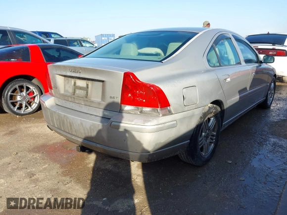 2005 Volvo S60 with VIN YV1RS592052456346, listed as a IAAI auction lot 41893903 with 231,007 mi miles. Bid and sale history available at carsss.com. Image 4.