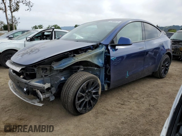 2021 Tesla Model Y Long Range with VIN 5YJYGDEE9MF095417, listed as a Copart auction lot 52960515 with 39,528 mi miles and Salvage Title. Bid and sale history available at DreamBid. Image 1.