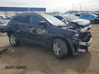 2018 Jeep Compass Latitude z VIN 3C4NJDBB8JT349369, wystawiony jako Copart lot #53647135 z przebiegiem Nie podano mil oraz Tytuł czysty. Historia ofert i sprzedaży dostępna na DreamBid. Obrazek 4.