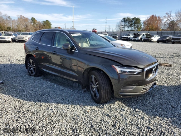 2019 Volvo XC60 Momentum with VIN LYV102DK3KB252102, listed as a Copart auction lot 82274704 with 0 mi miles and Salvage Title. Bid and sale history available at carsss.com. Image 4.