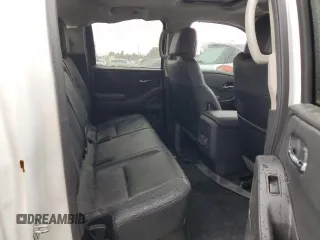 2023 Nissan Frontier SV z VIN 1N6ED1EJ8PN669001, wystawiony jako Copart lot #57530255 z przebiegiem 2 718 mil mil oraz Szkoda całkowita • Salvage title. Historia ofert i sprzedaży dostępna na DreamBid. Obrazek 10.