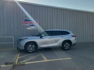 2021 Toyota Highlander Hybrid XLE z VIN 5TDHARAH0MS011978, wystawiony jako IAAI lot #42511314 z przebiegiem 88 960 mil mil oraz . Historia ofert i sprzedaży dostępna na DreamBid. Obrazek 1.
