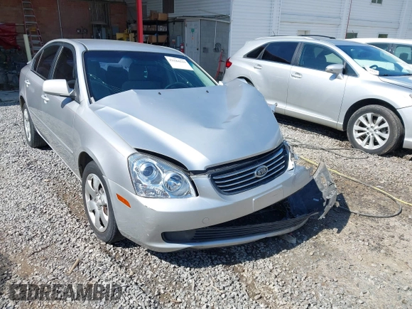 2008 Kia Optima LX z VIN KNAGE123385225909, wystawiony jako IAAI lot #42184219 z przebiegiem 118 300 mil mil oraz . Historia ofert i sprzedaży dostępna na DreamBid. Obrazek 1.