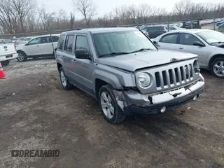 2016 Jeep Patriot Latitude z VIN 1C4NJPFB0GD543677, wystawiony jako IAAI lot #41558393 z przebiegiem 101 932 mil mil oraz . Historia ofert i sprzedaży dostępna na DreamBid. Obrazek 1.